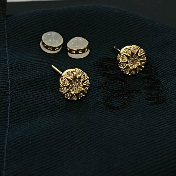 Elegant Gold Earrings - Picture 4 of 6